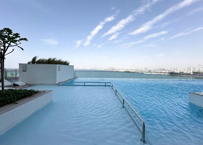 Stunning Sea View Apartment With Private Balcony In Dubai