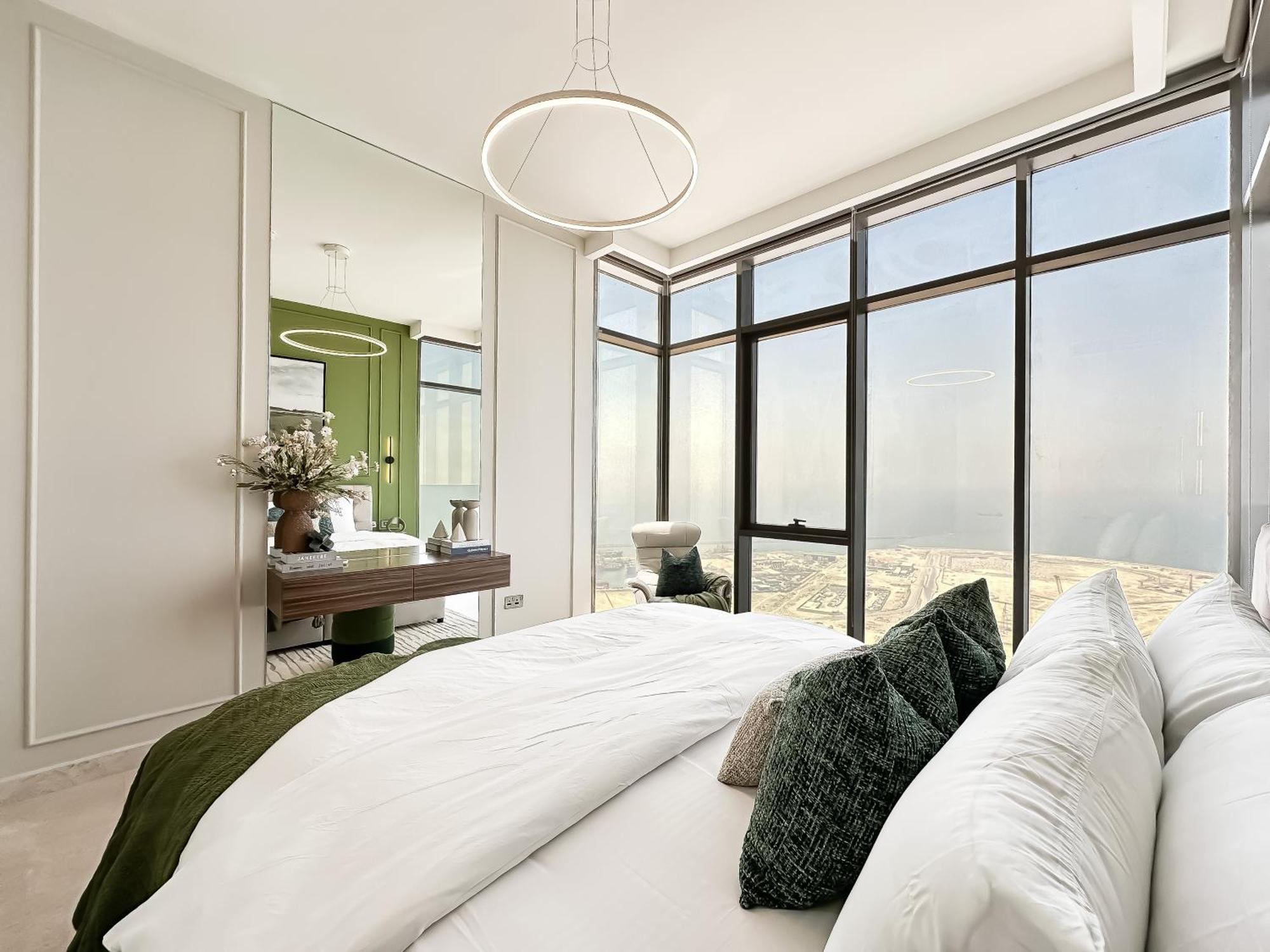 Stunning Sea View With Private Balcony In Appartement